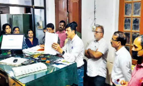 സബ് രജിസ്ട്രാർ ഓഫിസുകളിൽ ഏജന്റുമാരുടെ ഭരണം സബ് രജിസ്ട്രാർ ഓഫിസുകളിൽ ഏജന്റുമാരുടെ ഭരണം