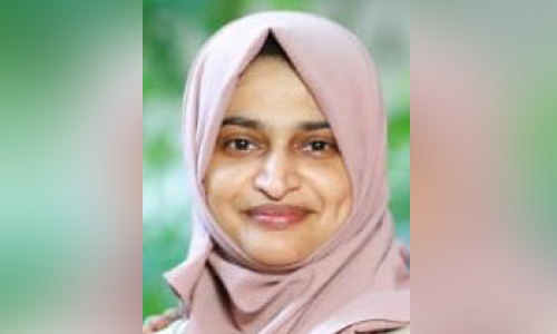 ആഗ്രഹങ്ങൾക്ക് പ്രായമില്ല: 25 വര്‍ഷത്തിനുശേഷം മകൾക്കൊപ്പം പ്ലസ്ടു എഴുതിനേടി സുമയ്യ