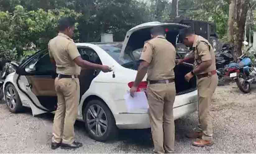 ഭർതൃമതിയായ യുവതിയെ വീട്ടുമുറ്റത്തുനിന്ന് കാറിൽ തട്ടിക്കൊണ്ടുപോയി ബലാത്സംഗം ചെയ്തു; മുൻ സഹപാഠിക്കായി തിരച്ചിൽ ഭർതൃമതിയായ യുവതിയെ വീട്ടുമുറ്റത്തുനിന്ന് കാറിൽ തട്ടിക്കൊണ്ടുപോയി ബലാത്സംഗം ചെയ്തു; മുൻ സഹപാഠിക്കായി തിരച്ചിൽ