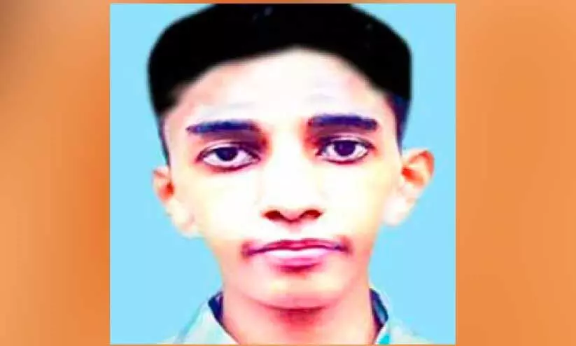 സ്കൂളിന് മുന്നിൽ ബൈക്കിടിച്ച് പരിക്കേറ്റ വിദ്യാർഥി മരിച്ചു സ്കൂളിന് മുന്നിൽ ബൈക്കിടിച്ച് പരിക്കേറ്റ വിദ്യാർഥി മരിച്ചു