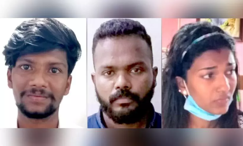 മുക്കുപണ്ടം പണയംെവച്ച് പണം തട്ടിയ ദമ്പതികൾ പിടിയിൽ മുക്കുപണ്ടം പണയംെവച്ച് പണം തട്ടിയ ദമ്പതികൾ പിടിയിൽ