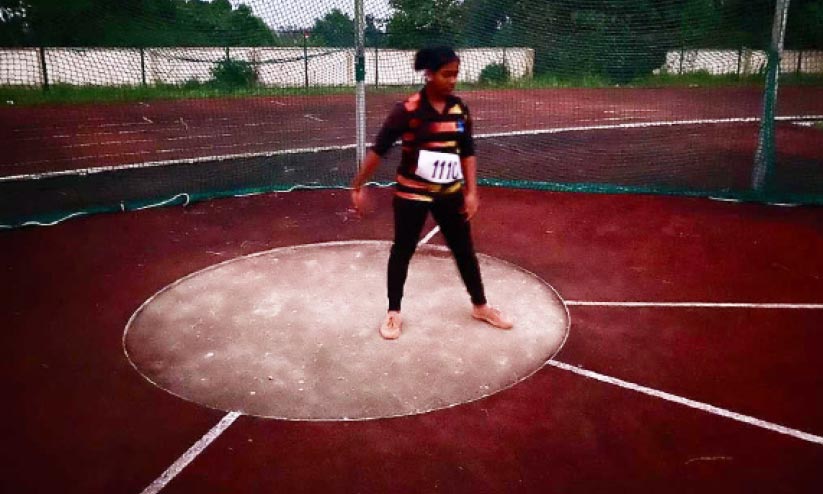 ആദ്യദിനം സമയക്രമം തെറ്റി; വെള്ളംകുടിച്ച് സംഘാടകർ ആദ്യദിനം സമയക്രമം തെറ്റി; വെള്ളംകുടിച്ച് സംഘാടകർ