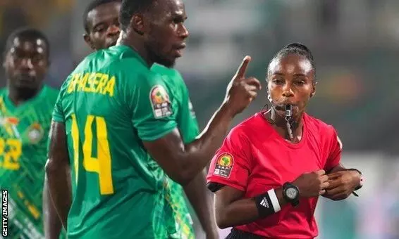 ഖത്തറിൽ വിസിൽ മുഴക്കാൻ സലീമയുമുണ്ടാകും ഖത്തറിൽ വിസിൽ മുഴക്കാൻ സലീമയുമുണ്ടാകും