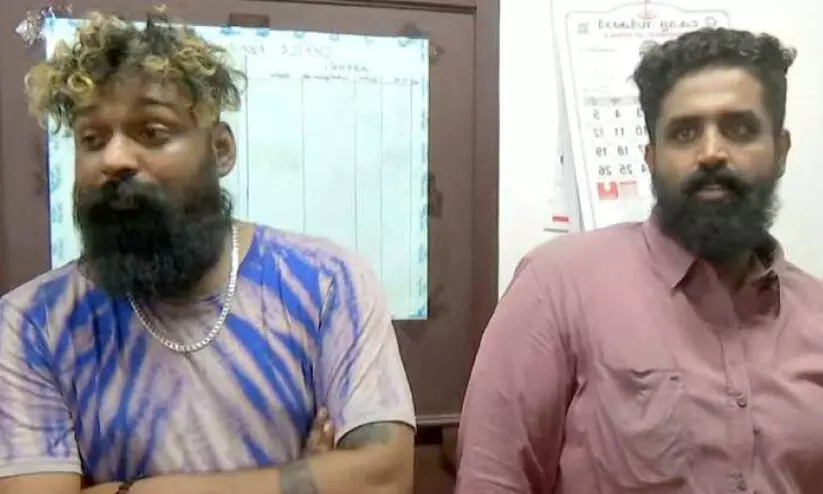 ലഹരിയുമായി പിടിയിലായ വ്ലോഗർക്കെതിരെ കേസെടുത്ത് പൊലീസും ലഹരിയുമായി പിടിയിലായ വ്ലോഗർക്കെതിരെ കേസെടുത്ത് പൊലീസും