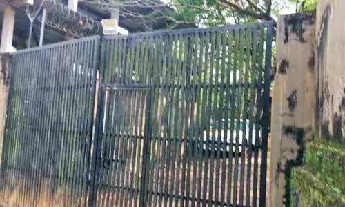 വളയം പൊലീസ് സ്റ്റേഷൻ പൊളിച്ചു മാറ്റുന്നു വളയം പൊലീസ് സ്റ്റേഷൻ പൊളിച്ചു മാറ്റുന്നു