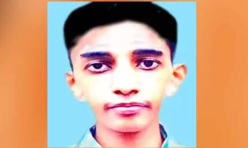 സ്കൂളിന് മുന്നിൽ ബൈക്കിടിച്ച് പരിക്കേറ്റ വിദ്യാർഥി മരിച്ചു സ്കൂളിന് മുന്നിൽ ബൈക്കിടിച്ച് പരിക്കേറ്റ വിദ്യാർഥി മരിച്ചു