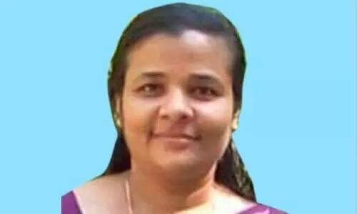 ചെടിച്ചട്ടി വൃത്തിയാക്കുന്നതിനിടെ പാമ്പുകടിയേറ്റ് വീട്ടമ്മ മരിച്ചു