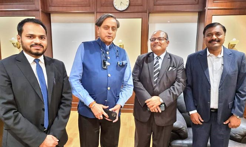 ശ​ശി ത​രൂ​ർ എം.​പി ഇ​ന്ത്യ​ൻ അം​ബാ​സ​ഡ​റെ സ​ന്ദ​ർ​ശി​ച്ചു