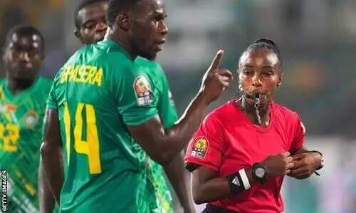 ഖത്തറിൽ വിസിൽ മുഴക്കാൻ സലീമയുമുണ്ടാകും