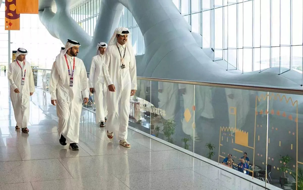 മീ​ഡി​യ സെൻറ​ർ സ​ന്ദ​ർ​ശി​ച്ച് ഖത്തർ അ​മീ​ർ