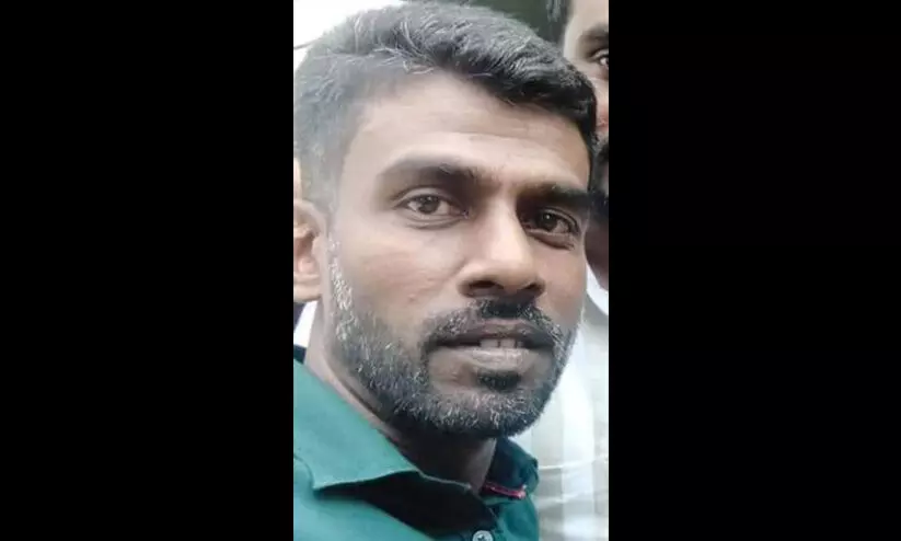 ഓട്ടോ ഡ്രൈവറെ ബസ് സ്റ്റാൻഡിൽ ദുരൂഹ സാഹചര്യത്തിൽ മരിച്ച നിലയിൽ കണ്ടെത്തി ഓട്ടോ ഡ്രൈവറെ ബസ് സ്റ്റാൻഡിൽ ദുരൂഹ സാഹചര്യത്തിൽ മരിച്ച നിലയിൽ കണ്ടെത്തി