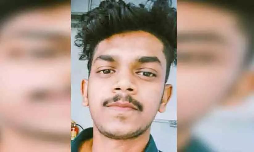 പെൺകുട്ടിയെ ഭീഷണിപ്പെടുത്തി പണം തട്ടിയയാൾ പിടിയിൽ പെൺകുട്ടിയെ ഭീഷണിപ്പെടുത്തി പണം തട്ടിയയാൾ പിടിയിൽ