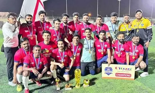 മീ​ഡി​യ​വ​ൺ സൂ​പ്പ​ർ ക​പ്പ് ഫു​ട്ബാ​ൾ കി​രീ​ടം ഇം​ഗ്ല​ണ്ട് ഫാ​ൻ​സ് ടീ​മി​ന്