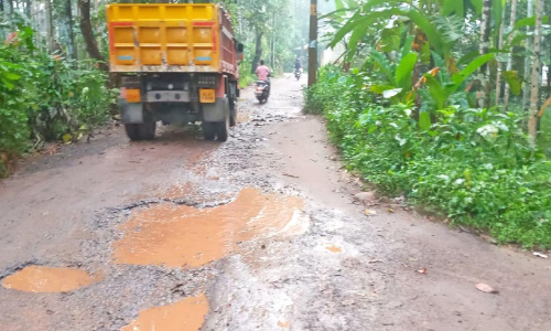 ഈ റോഡെന്താ ഇങ്ങനെ? തെയ്യത്തുംകടവ് മുതൽ കോട്ടമ്മൽ വരെ റോഡ് നവീകരണം അനിവാര്യം