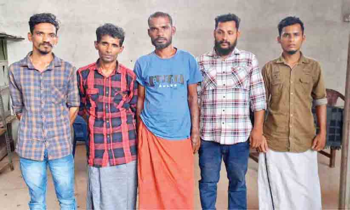 കാറിൽനിന്ന് പന്നിപ്പടക്കം പിടികൂടിയ സംഭവത്തിൽ അഞ്ചുപേർ അറസ്റ്റിൽ