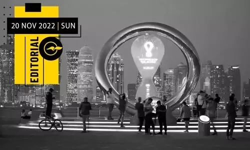 കൺമുനകൾ ചലിക്കുന്നു, കാൽപന്തിനൊപ്പം