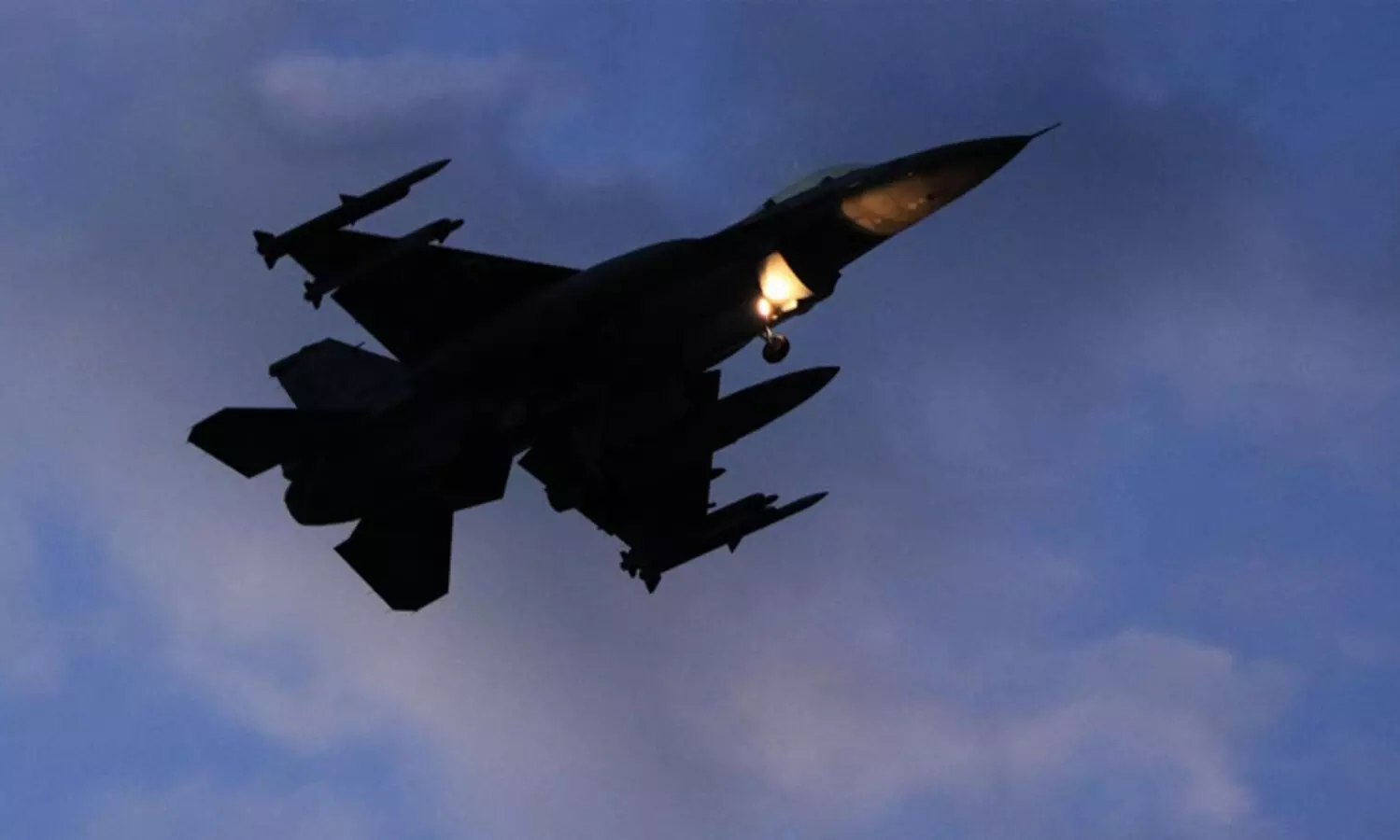 സി​റി​യ​യി​ൽ വ്യോ​മാ​ക്ര​മ​ണം ന​ട​ത്തി തു​ർ​ക്കി​യ