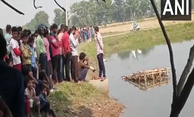 അമ്മയുടെയും മകളുടെയും മൃതദേഹം കുളത്തിൽ; ഭർത്താവ് കൊലപ്പെടുത്തിയെന്ന് ആരോപണം അമ്മയുടെയും മകളുടെയും മൃതദേഹം കുളത്തിൽ; ഭർത്താവ് കൊലപ്പെടുത്തിയെന്ന് ആരോപണം