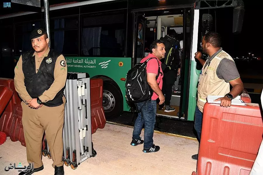 ലോകകപ്പ്: സൗദി അതിർത്തിയിൽ ഷട്ടിൽ ബസ് സർവിസ് ആരംഭിച്ചു ലോകകപ്പ്: സൗദി അതിർത്തിയിൽ ഷട്ടിൽ ബസ് സർവിസ് ആരംഭിച്ചു