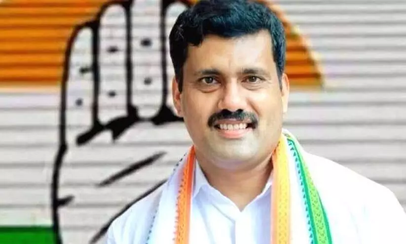 സംഘപരിവാറിനെതിരായ പരിപാടിയിൽ പങ്കെടുക്കേണ്ടത് തന്റെ ഉത്തരവാദിത്തം; വിവാദത്തിൽ തരൂരിനൊപ്പമെന്ന് വ്യക്തമാക്കി റിജിൽ മാക്കുറ്റി