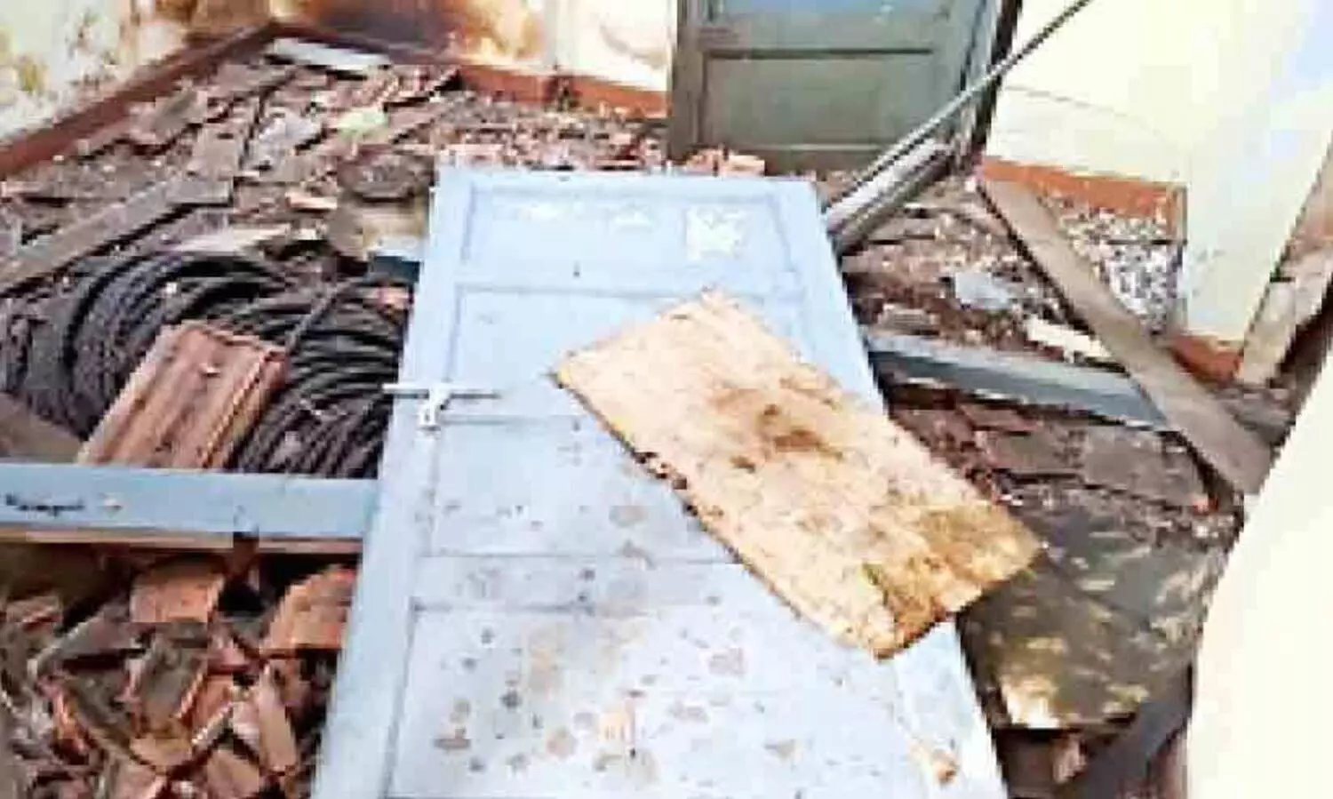 പൊ​ലീ​സ് ക്വാ​ർ​ട്ടേ​ഴ്സി​ൽ പൊ​ട്ടി​ത്തെ​റി; ഉ​ദ്യോ​ഗ​സ്ഥ​ന് പ​രി​ക്ക്