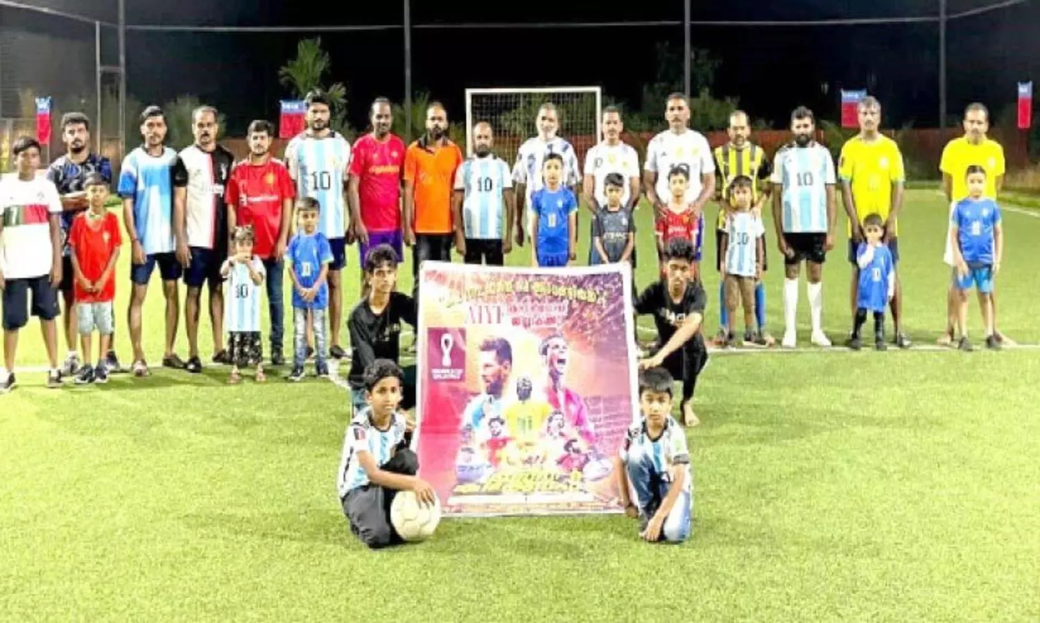 നെഞ്ചിൻകൂടൊരു പന്ത്; ബൂട്ടണിഞ്ഞ് രാഷ്ട്രീയപാർട്ടിക്കാരും