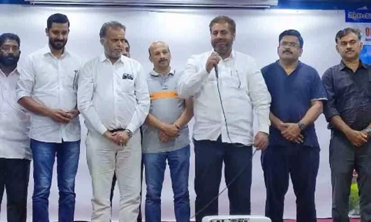 ബത്ഹയിൽ ലോകകപ്പ് കളിയാരവം നിറച്ച് ബിഗ് സ്‌ക്രീനുകൾ