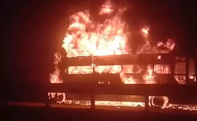 ലഖ്നോ-അസംഗഡ് ഹൈവേ, ബസും ബൈക്കും കൂട്ടിയിടിച്ചു, ലഖ്നോ-അസംഗഡ് ഹൈവേ, ബസും ബൈക്കും കൂട്ടിയിടിച്ചു,