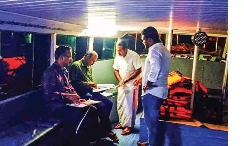 ഉല്ലാസബോട്ടിൽ പരിശോധന ഉല്ലാസബോട്ടിൽ പരിശോധന