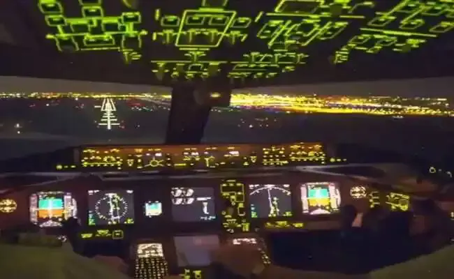 വിമാനത്തിന്റെ രാത്രി ലാൻഡിങ് flight night landing വിമാനത്തിന്റെ രാത്രി ലാൻഡിങ് flight night landing