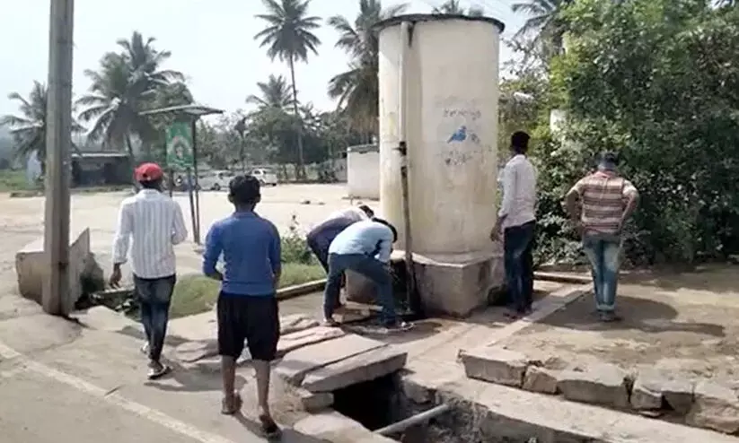 ദലിത് സ്ത്രീ വെള്ളം കുടിച്ചു, വാട്ടർ ടാങ്ക് ഗോ മൂത്രം ഒഴിച്ച് കഴുകി; അന്വേഷണം