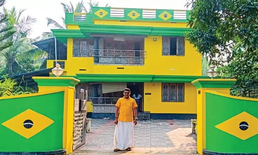 ആരാധകർക്ക് ആവേശമായി സി.പി. രാജന്റെ ബ്രസീൽ വീട് ആരാധകർക്ക് ആവേശമായി സി.പി. രാജന്റെ ബ്രസീൽ വീട്