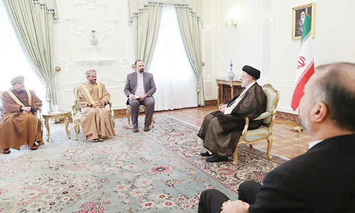 ഇ​റാ​ൻ പ്ര​സി​ഡ​ന്‍റു​മാ​യി ഒ​മാ​ൻ വി​ദേ​ശ​കാ​ര്യ മ​ന്ത്രി കൂ​ടി​ക്കാ​ഴ്ച ന​ട​ത്തി