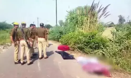 പിതാവ് മകളെ വെടിവെച്ച് കൊന്നു, യുവതിയുടെ മൃതദേഹം ബാഗിനുള്ളിൽ