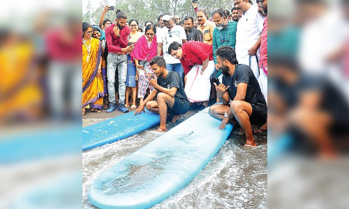 ബേപ്പൂരിലെ സർഫിങ് സ്കൂൾ ലോകശ്രദ്ധ പിടിച്ചുപറ്റും -മന്ത്രി മുഹമ്മദ്‌ റിയാസ്
