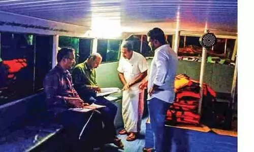 ഉ​ല്ലാ​സ​ബോ​ട്ടി​ൽ പ​രി​ശോ​ധ​ന