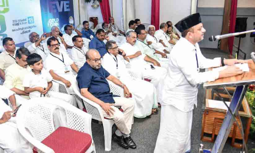 വ​ള്ളി​ക്കു​ന്ന് മ​ണ്ഡ​ലം പ്ര​വാ​സി ലീ​ഗ് കു​ടും​ബ​സം​ഗ​മം അ​ബ്ബാ​സ​ലി ശി​ഹാ​ബ് ത​ങ്ങ​ള്‍ ഉ​ദ്ഘാ​ട​നം ചെ​യ്യു​ന്നു