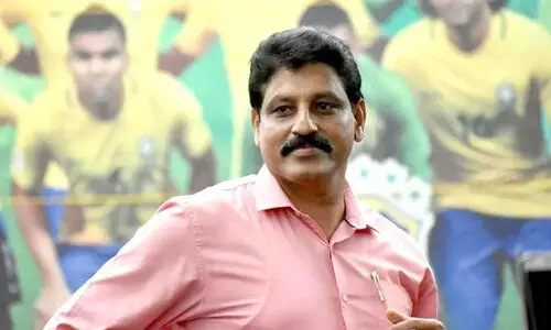 കാ​ക്കി​യി​ൽ​നി​ന്ന് ഇ​ന്ത്യ​ൻ കു​പ്പാ​യ​ത്തി​ൽ