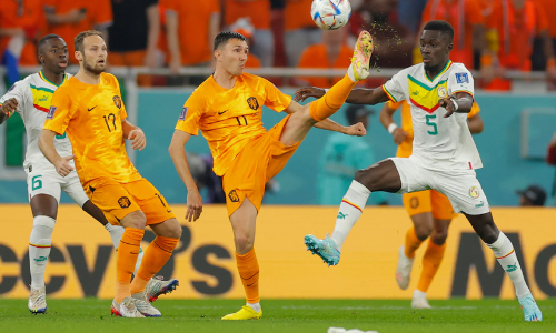 അവസാന മിനിറ്റുകളിൽ ഇരട്ടപ്രഹരം; സെനഗാളിനെ രണ്ടു ഗോളിന് വീഴ്ത്തി ഓറഞ്ച് പട