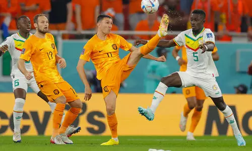 അവസാന മിനിറ്റുകളിൽ ഇരട്ടപ്രഹരം; സെനഗാളിനെ രണ്ടു ഗോളിന് വീഴ്ത്തി ഓറഞ്ച് പട