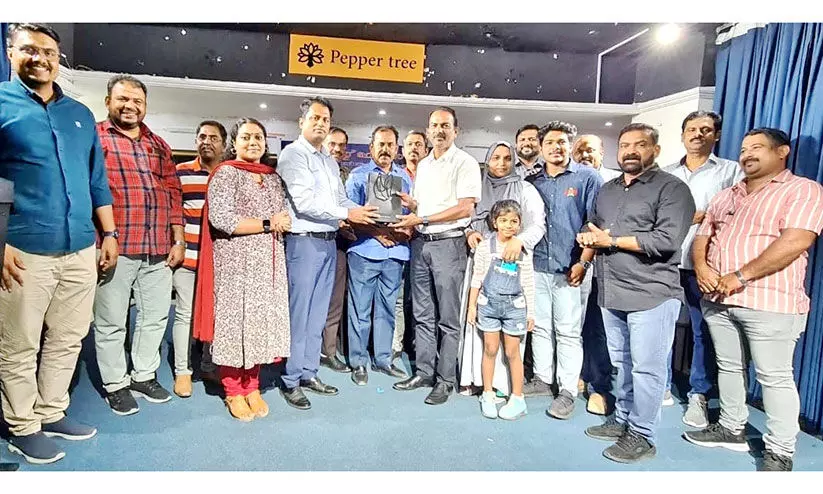 ശി​ഹാ​ബ് പോ​ള​ക്കു​ള​ത്തി​ന് യാ​ത്ര​യ​യ​പ്പ് ന​ൽ​കി