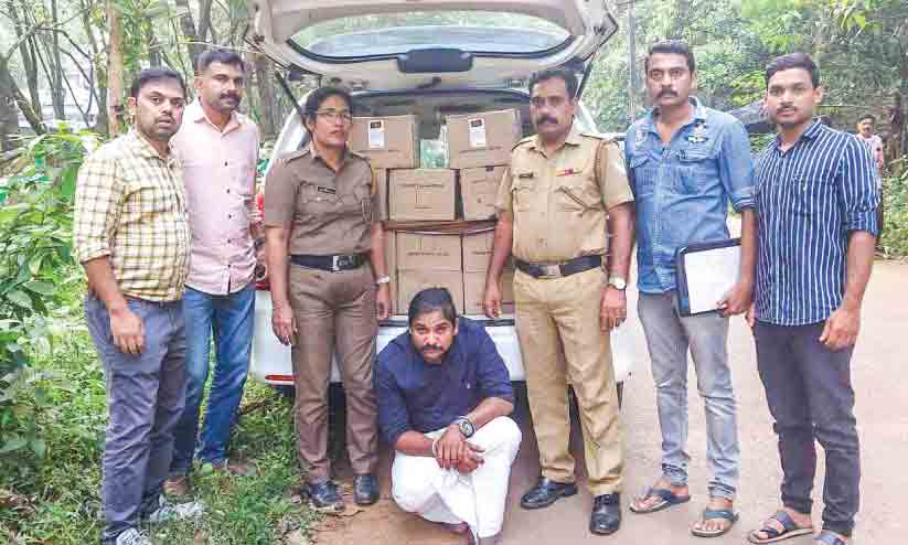 കാറിൽ മദ്യം കടത്തിയ യുവാവ് പിടിയിൽ; പിടിച്ചെടുത്തത് 200 കുപ്പി കാറിൽ മദ്യം കടത്തിയ യുവാവ് പിടിയിൽ; പിടിച്ചെടുത്തത് 200 കുപ്പി
