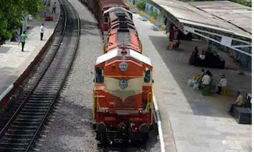 ട്രെയിനിൽനിന്ന്​ വീണ യുവാവ് രക്ഷപ്പെട്ടത് തലനാരിഴക്ക്