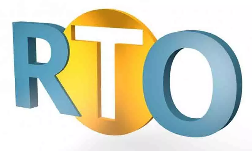 പറവൂർ ആർ.ടി ഓഫിസിൽ  രജിസ്ട്രേഷൻ ബുക്കും ലൈസൻസും കിട്ടാൻ കാത്തിരിക്കണം