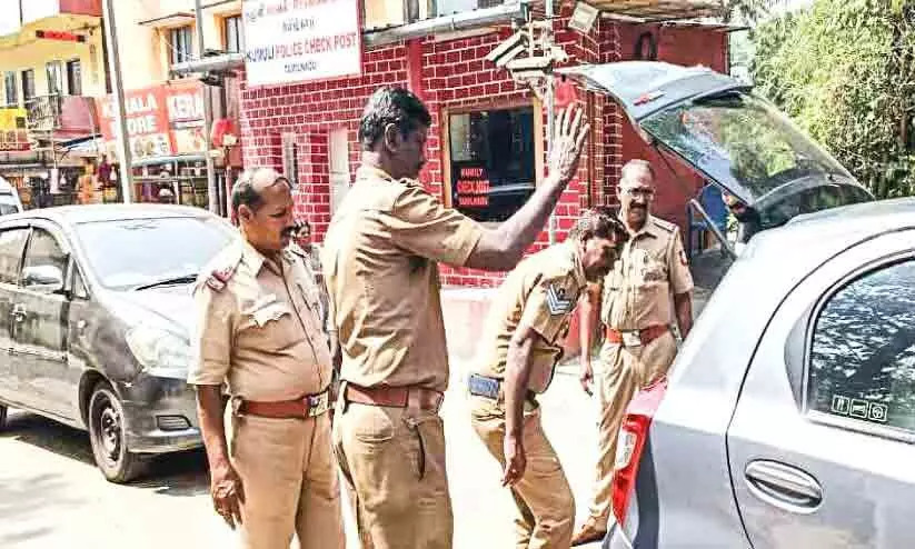 സം​സ്ഥാ​ന അ​തി​ർ​ത്തി​യി​ൽ വാ​ഹ​ന പ​രി​ശോ​ധ​ന ശ​ക്ത​മാ​ക്കി