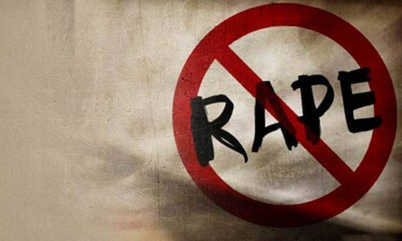 വിദ്യാര്ഥിനിക്ക് പീഡനം: പ്രിന്സിപ്പലടക്കം മൂന്നുപേര്ക്ക് ജാമ്യം വിദ്യാര്ഥിനിക്ക് പീഡനം: പ്രിന്സിപ്പലടക്കം മൂന്നുപേര്ക്ക് ജാമ്യം