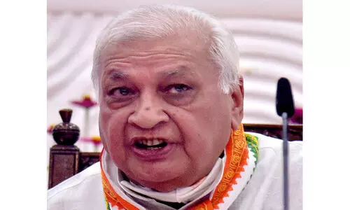 പേഴ്സനൽ സ്റ്റാഫിന് പെൻഷൻ ആനുകൂല്യം ആവശ്യപ്പെട്ടിട്ടില്ല; മറുപടിയുമായി രാജ്​ഭവൻ