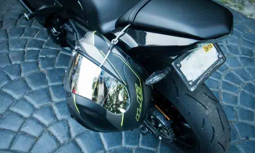 കോ​ട്ട​യം റെ​യി​ൽ​വേ സ്​​റ്റേ​ഷ​നി​ൽ ബൈക്ക്​ വെച്ചാൽ ;ഹെ​ൽ​മ​റ്റ്​ സൂ​ക്ഷി​ച്ചോ​ണം