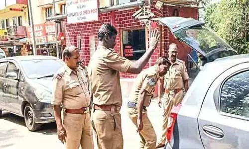 സം​സ്ഥാ​ന അ​തി​ർ​ത്തി​യി​ൽ വാ​ഹ​ന പ​രി​ശോ​ധ​ന ശ​ക്ത​മാ​ക്കി