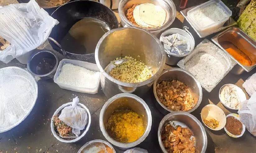 പഴകിയ ഭക്ഷണം പിടിച്ചെടുത്തു പഴകിയ ഭക്ഷണം പിടിച്ചെടുത്തു